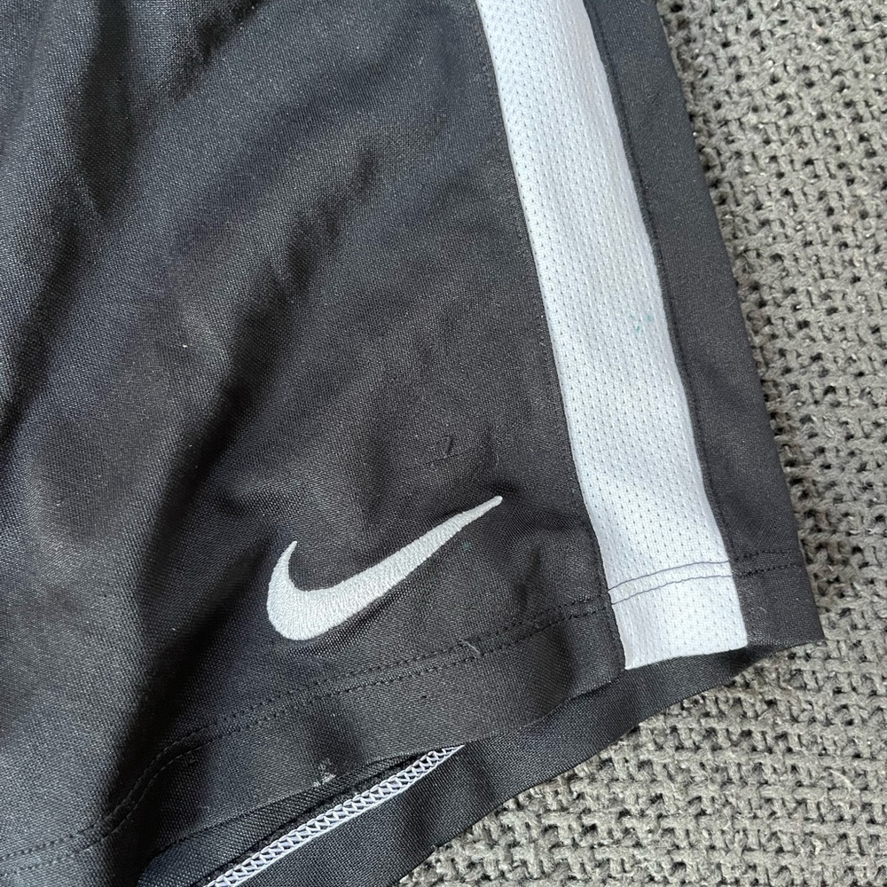 Nike - Picture 2 of 5